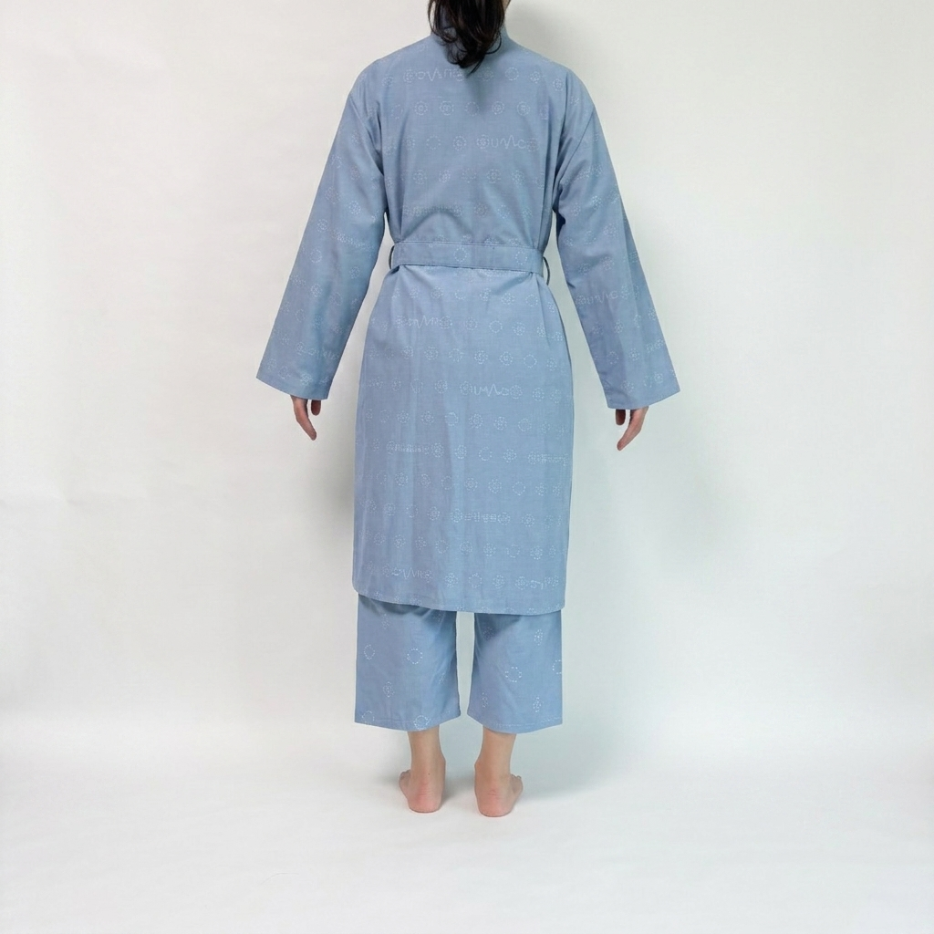 검진가운 후면 착용 컷